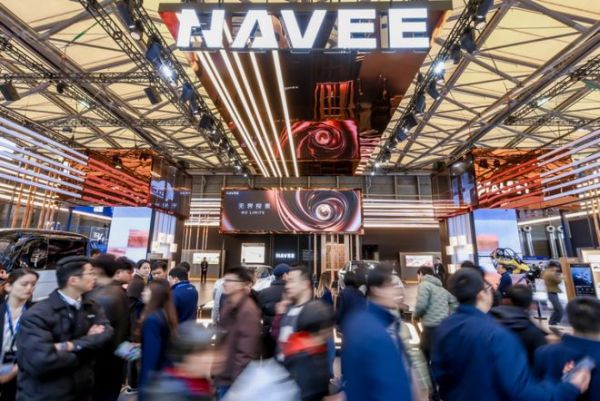 NAVEE Electric Skateboards and E-bikes at Pro-Route