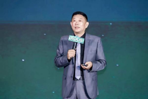 副总裁黄雅悠讲解照片