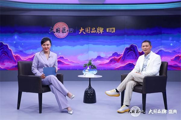 红古轩创始人吴赤宇与中央电视台节目主持人刘小唯对话