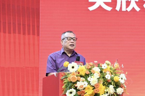 佛山市陶瓷行业协会会长 尹虹博士