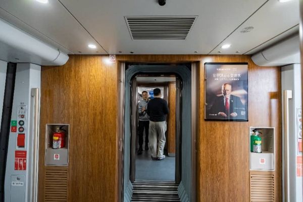 卡百利净醛艺术漆广告