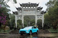 点墨大灯至猎鹰智驾：东方智慧高端座驾