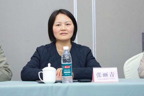 浙江东阳市木雕家居产业协会会长张丽青