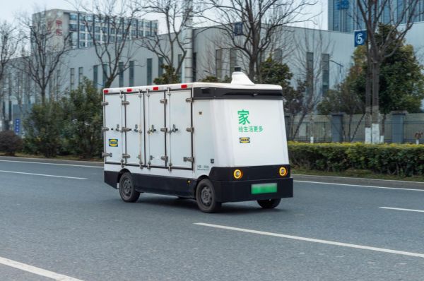 新石器无人车在宜家商场使用场景