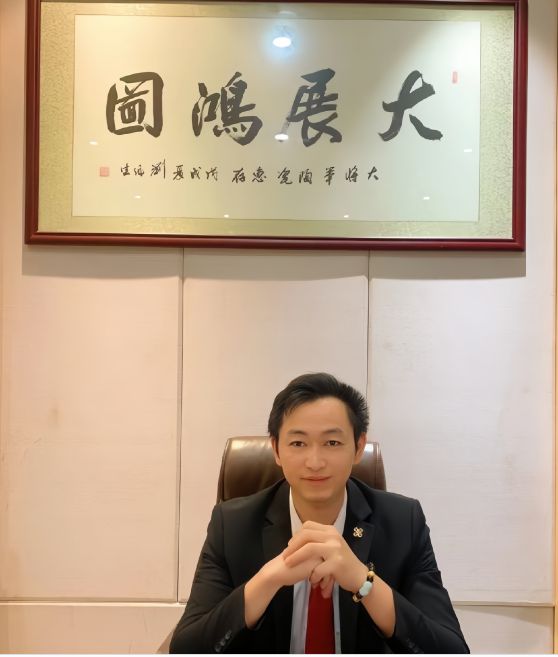 佛山市将军集团岩朋岩板工程部销售总经理冯树强