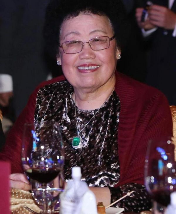 陈丽华与紫檀家具