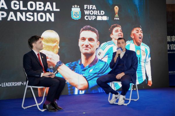 阿根廷足协代表Leandro Petersen致辞