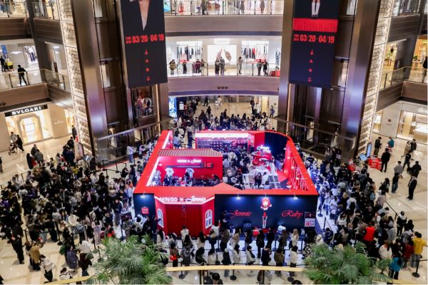 上海港汇恒隆广场:MINISO x JENNIE联名快闪店