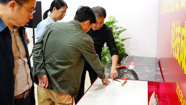 大角鹿蓝宝石晶体超耐磨技术鉴定会现场