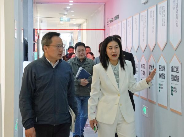 可晓林一行调研上海圣都整装闵行店