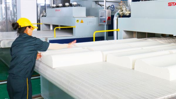 天然乳胶床垫生产过程