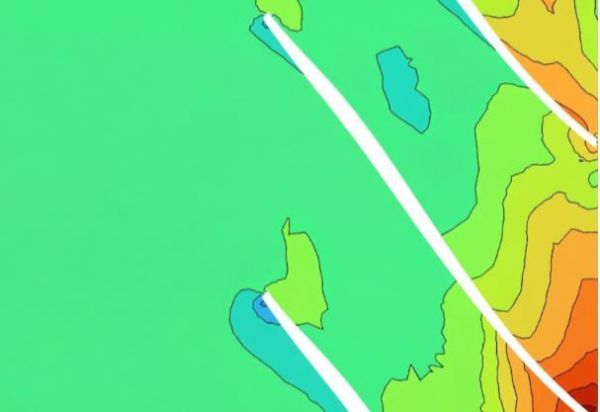 叶片通道内的全压分布截面图｜白色线条为叶片截面轮廓