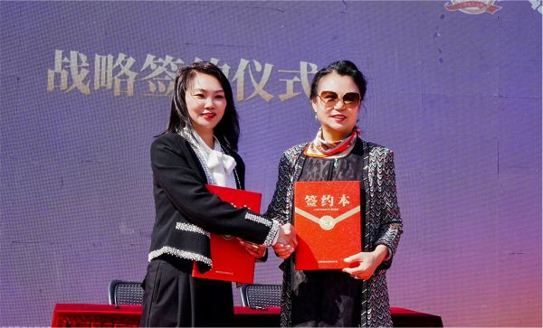 战略合作签约仪式现场照片