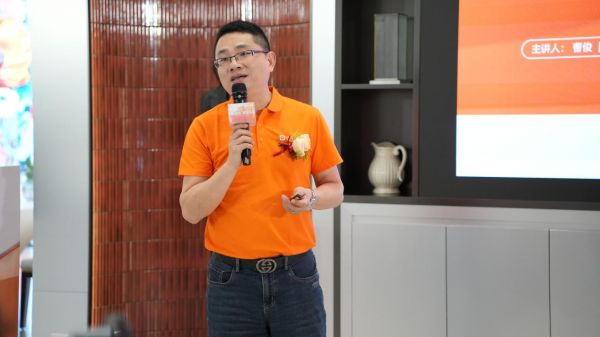 佛山市千花艺术建材有限公司副总经理曹俊