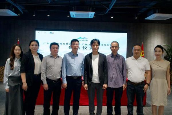 广东广播电视台移动频道与广东工美数字文化有限公司《匠心岭南》栏目在穗签约启动——以镜头为笔传承岭南匠心