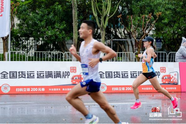 运满满在赛道沿途设置加油点