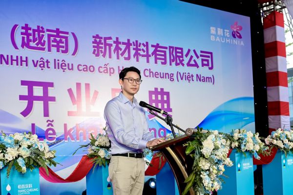 紫荆花团队在越南工厂开工仪式上