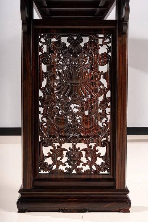 西番莲纹平头案腿足装饰