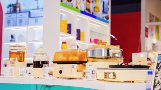 CLARA以玻璃材质为核心的创新突破