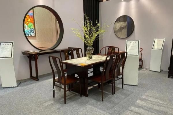 李忠信红木特展现场