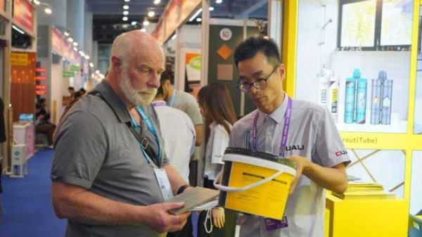 砖丽参加国际展会