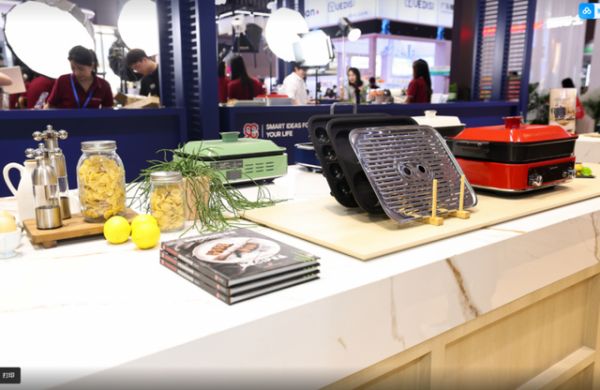 摩飞90周年纪念品