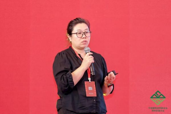 李永鑫博士主持论坛