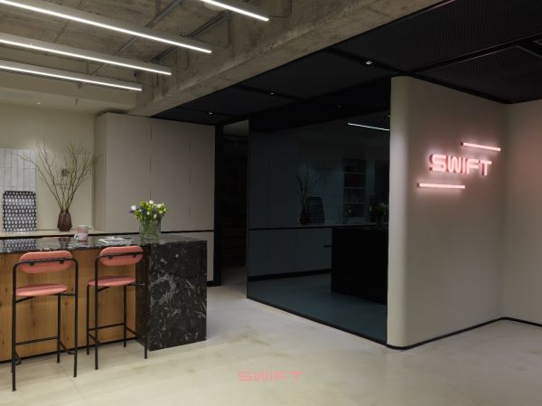 SWIFT斯伟特上海展厅服务团队