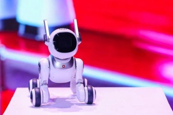 京东与宇树科技联合打造的宇树R1蓝白色JoyInside独家定制版人形机器人