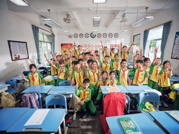冠珠瓷砖公益行动照片