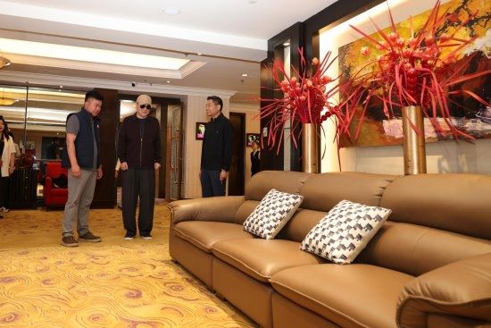 柏总管沙发形象大使陈建斌