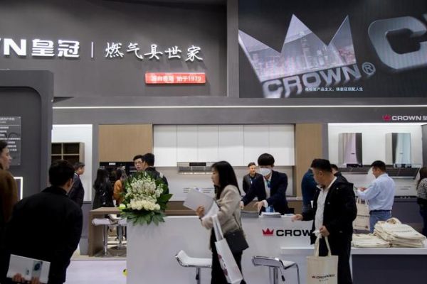 皇冠电气的技术迭代与创新