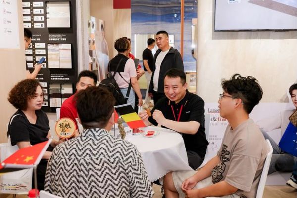 乐迈石晶在KBC展会上展示的沉浸式体验区