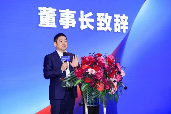 统帅装饰董事长杨海作大会总结致辞