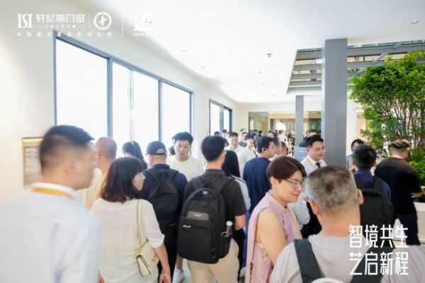 轩尼斯门窗洽谈签约