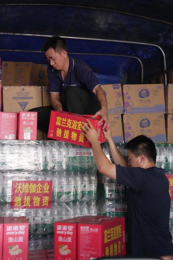 驰援广西救灾物资车辆启程