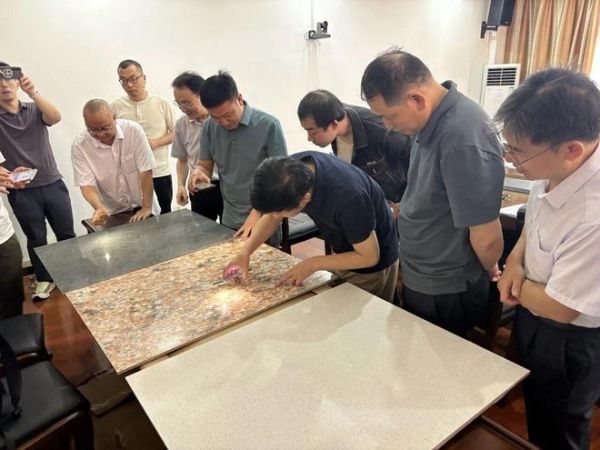 专家考察产品图片