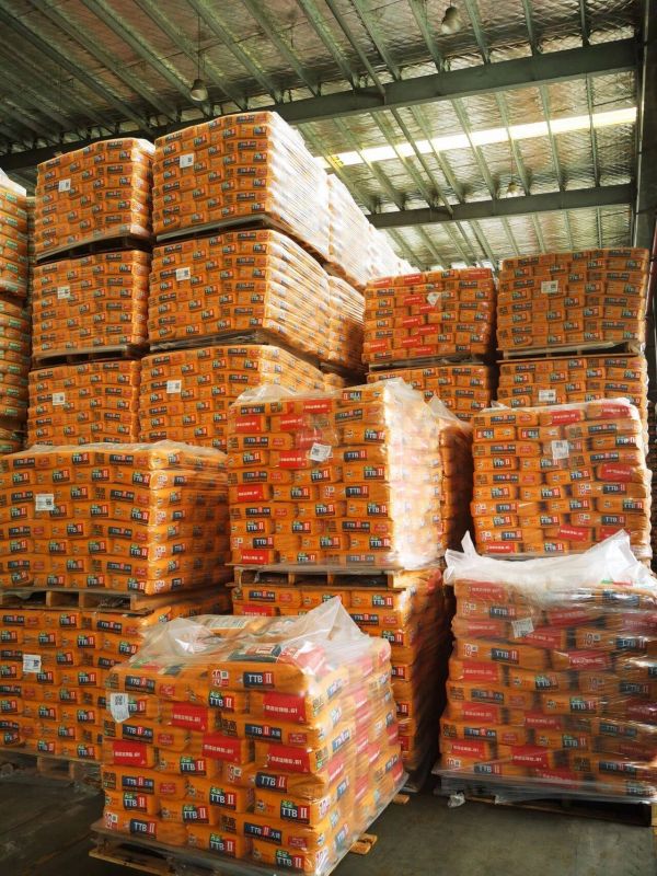 Dust-free tile adhesive application