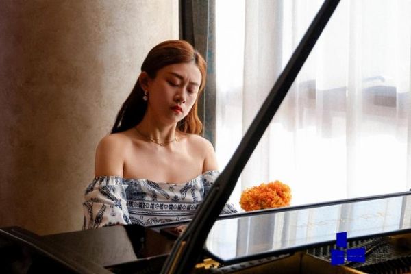 旅美青年钢琴家、音乐殿堂科尔本音乐学院钢琴演奏博士胡雪莎