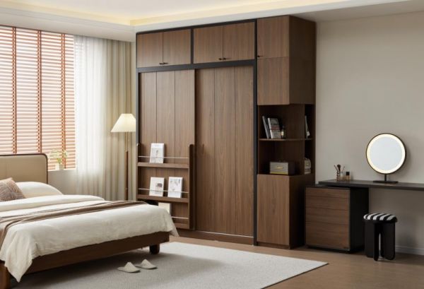 Comfortable Retro Style Closet