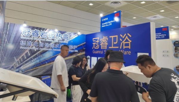 冠睿热弯岩板厂家参展现场