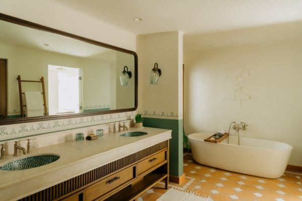 Villa Bathroom with AXOR Montreux Series Products