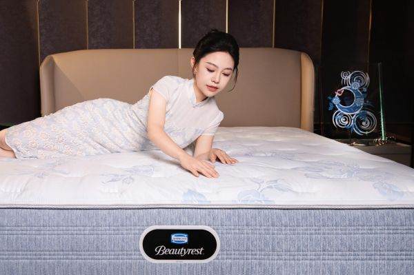 杨钺与Simmons®席梦思玖梦Ⅱ Dreamwell床垫
