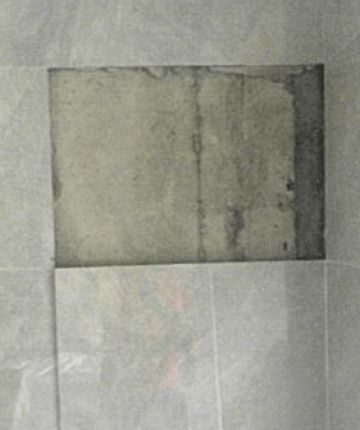 胶块与墙面分离