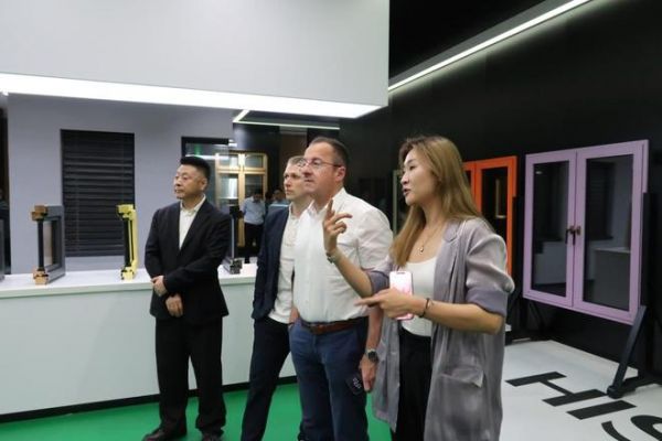 奥地利MACO集团与坚朗五金高管团队莅临米兰之窗总部考察交流