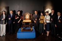 《龙凤交椅》亮相伦敦展，明堂家居引领家居产业国际化