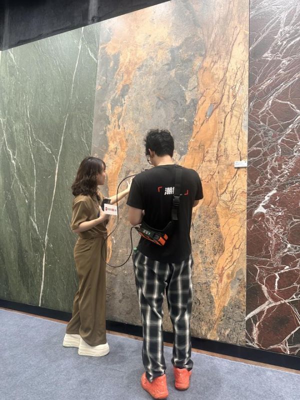敢为行业先！依诺率先开放60万㎡智造基地，打造陶瓷岩板首个工厂直播节