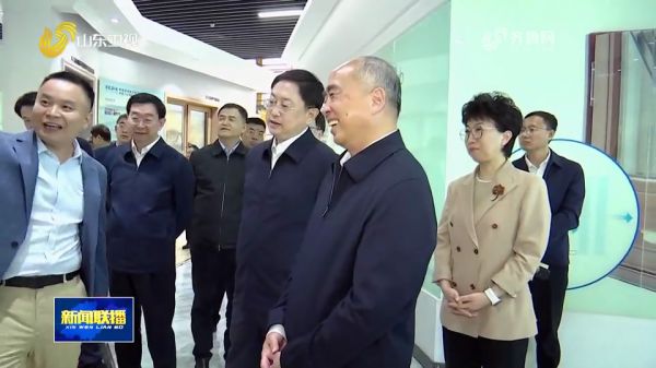 图3 山东卫视报道极景展厅调研现场