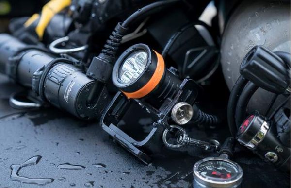 潜水主灯亮度示意图