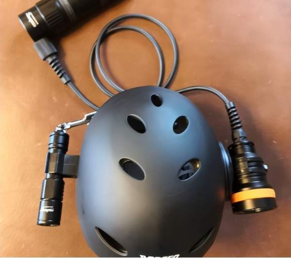 潜水主灯安全与环境考量示意图